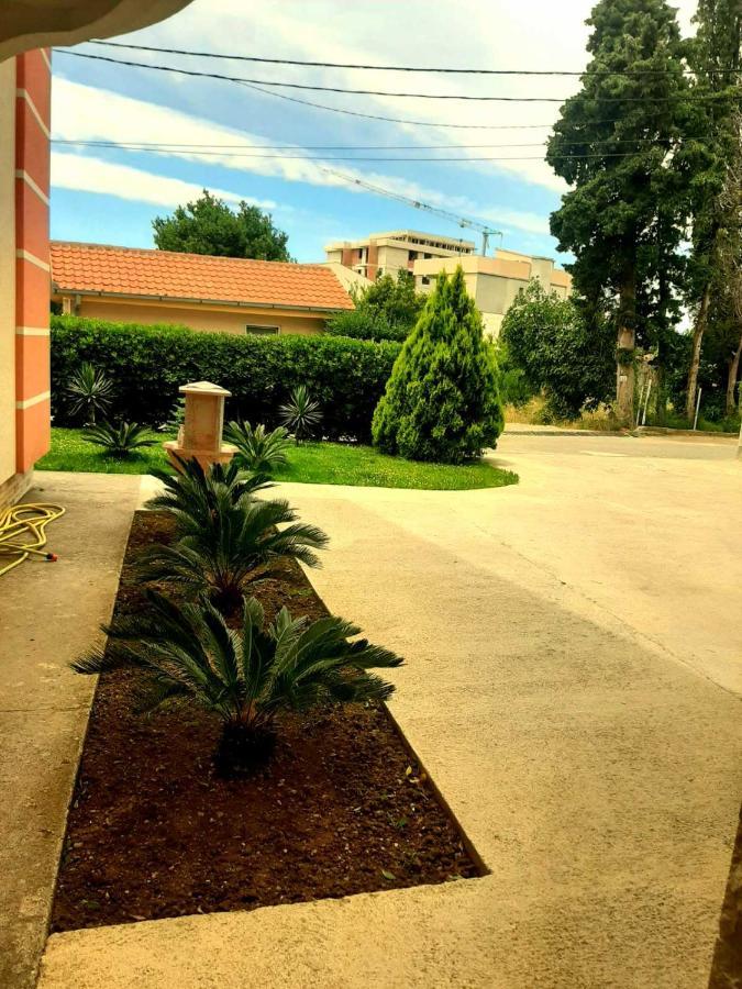 Apolon Apart Šušanj Buitenkant foto