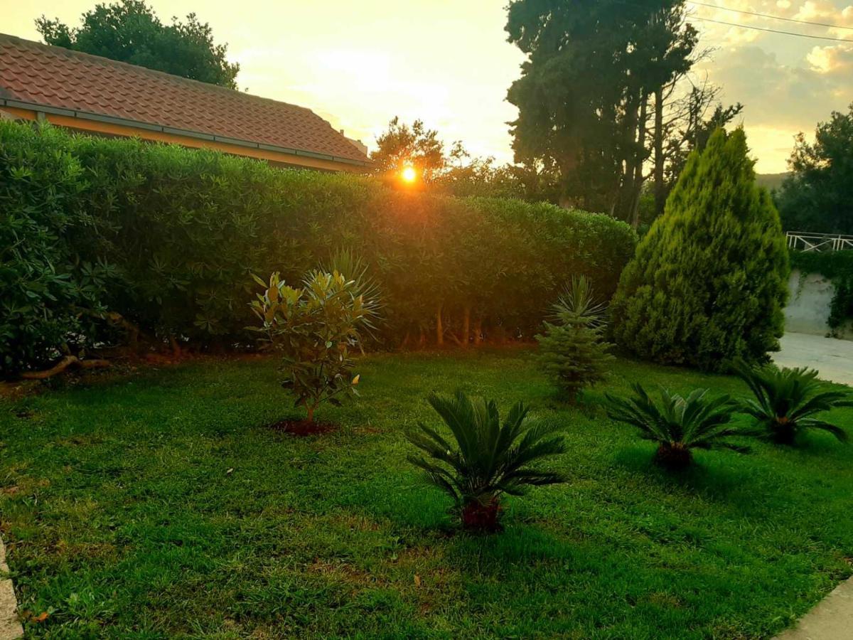 Apolon Apart Šušanj Buitenkant foto