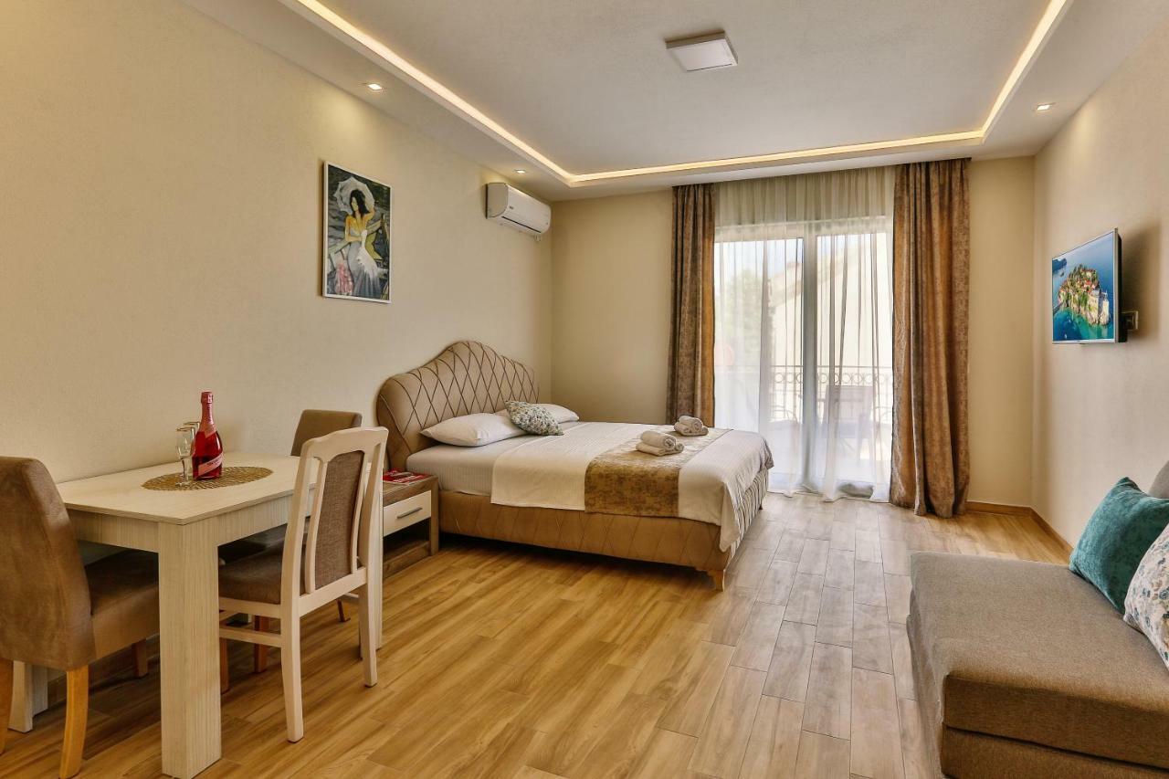 Apolon Apart Šušanj Buitenkant foto